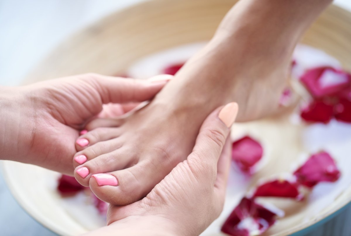 Pedicure Klasyczny z Hybrydą