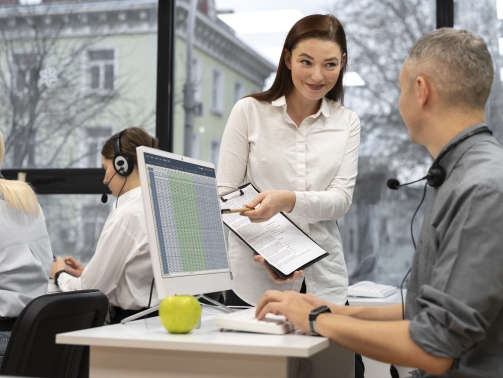 srodowisko-pracy-w-biurze-call-center