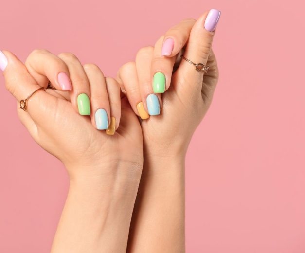 Przedluzanie_paznokci_zelem_Jak_zrobic_i_zdjac_paznokcie_zelowe_w_domu